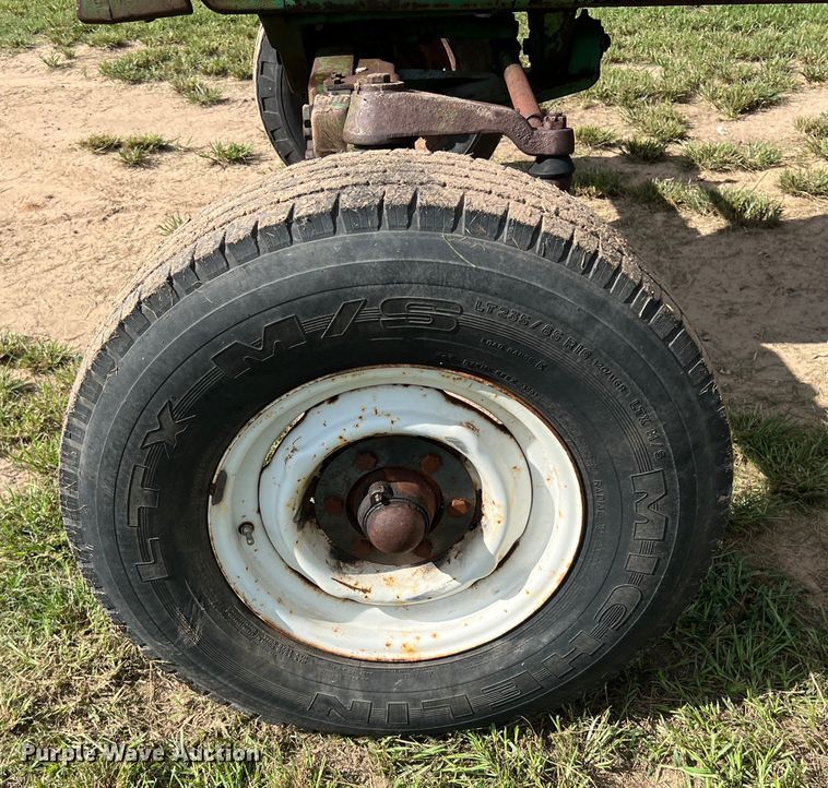 image for item LV9022 1977 John Deere 4430 tractor