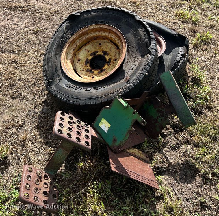 image for item LV9022 1977 John Deere 4430 tractor