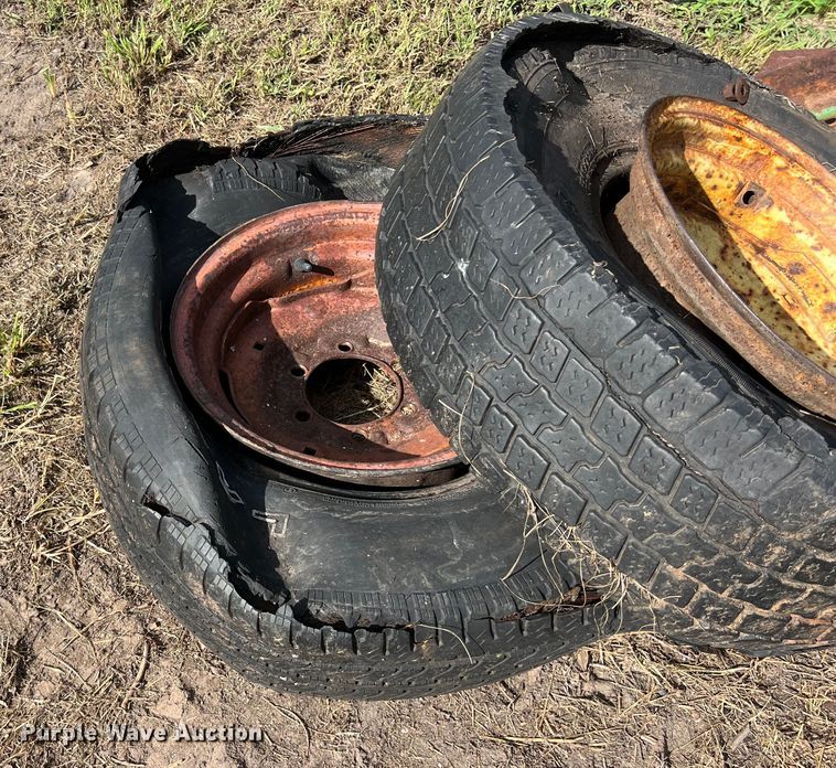 image for item LV9022 1977 John Deere 4430 tractor