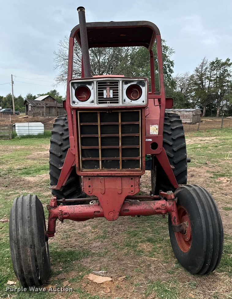 image for item MU9997 1981 International Harvester 986 tractor