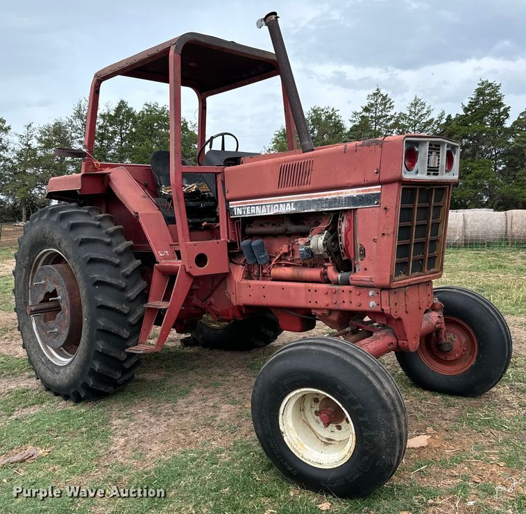 image for item MU9997 1981 International Harvester 986 tractor