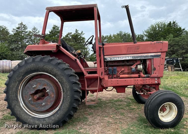 image for item MU9997 1981 International Harvester 986 tractor