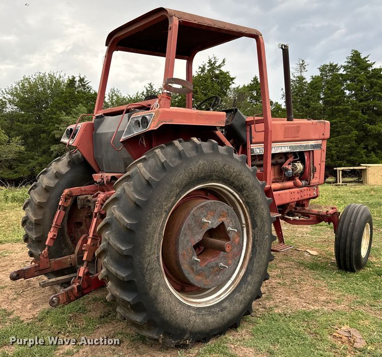 image for item MU9997 1981 International Harvester 986 tractor