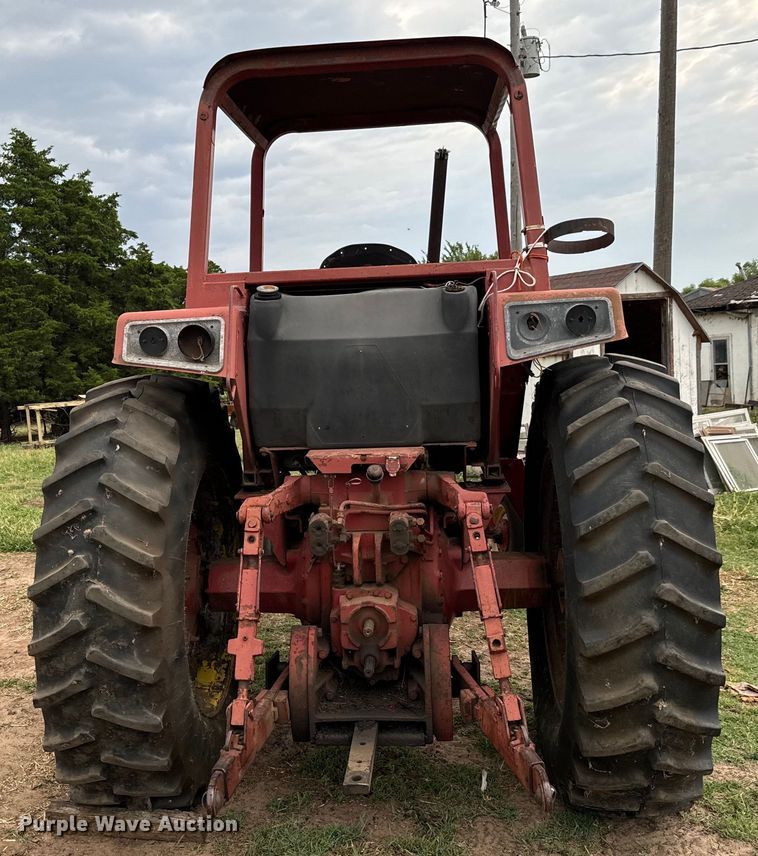 image for item MU9997 1981 International Harvester 986 tractor