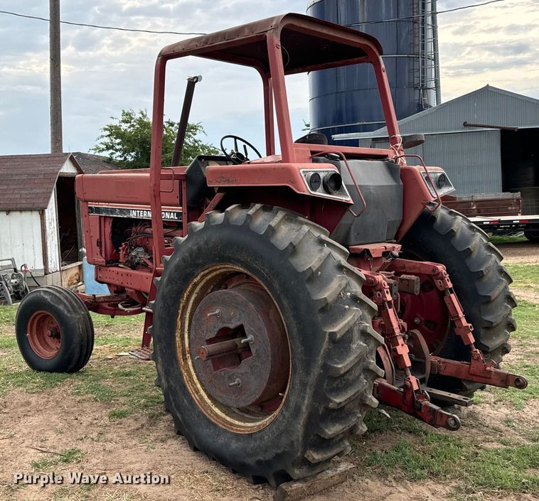 image for item MU9997 1981 International Harvester 986 tractor