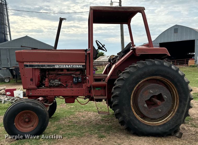 image for item MU9997 1981 International Harvester 986 tractor