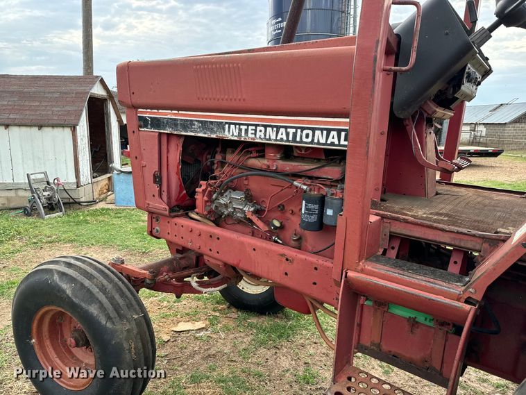 image for item MU9997 1981 International Harvester 986 tractor