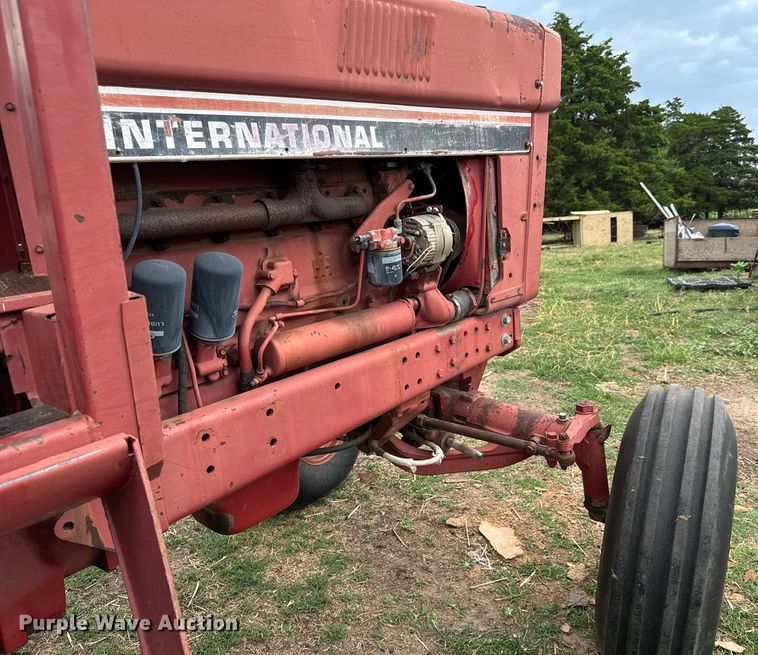 image for item MU9997 1981 International Harvester 986 tractor