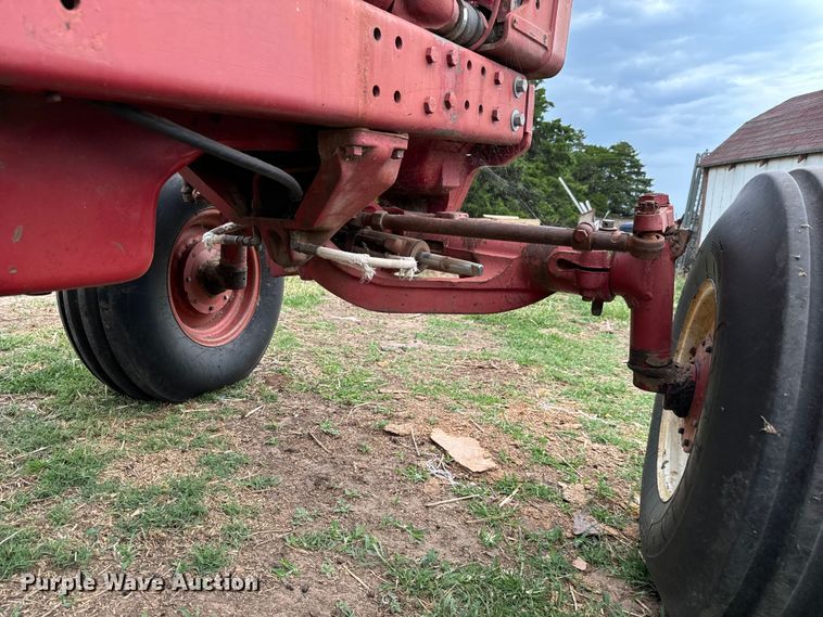 image for item MU9997 1981 International Harvester 986 tractor