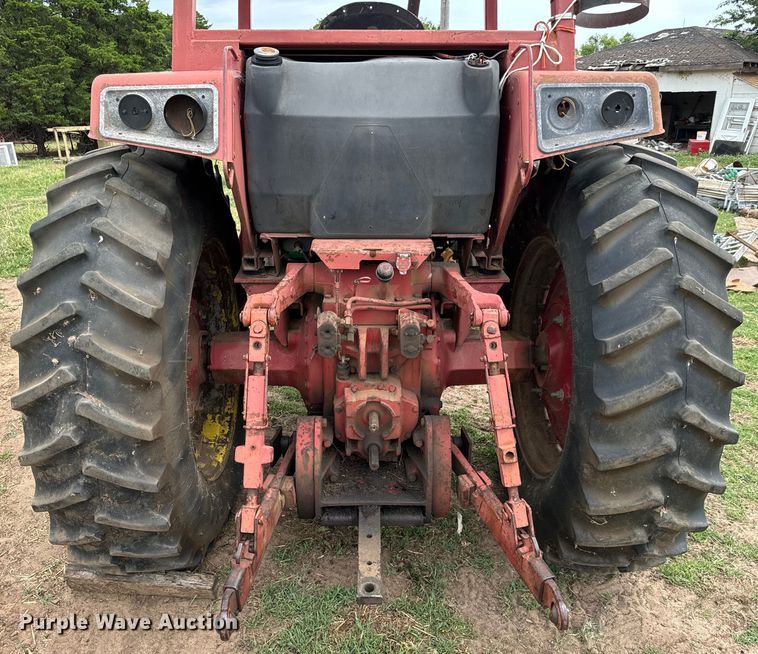 image for item MU9997 1981 International Harvester 986 tractor