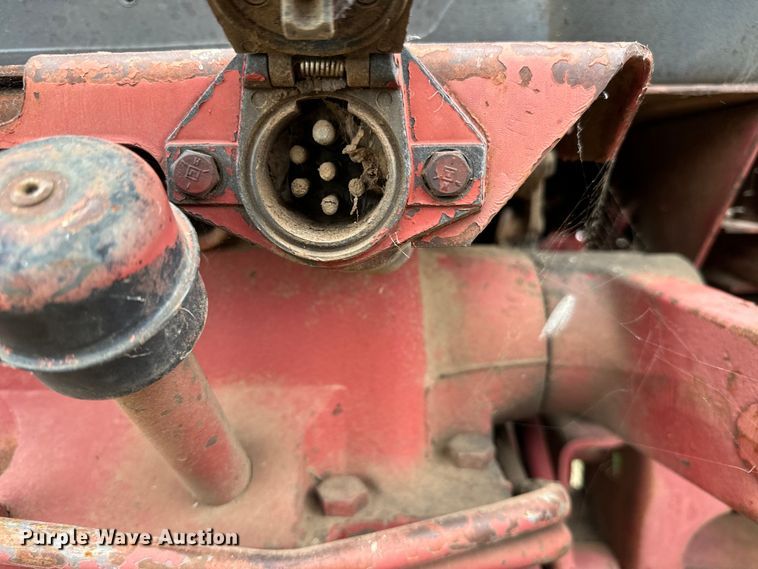 image for item MU9997 1981 International Harvester 986 tractor