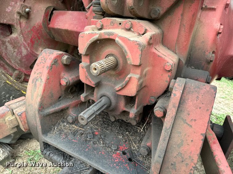 image for item MU9997 1981 International Harvester 986 tractor