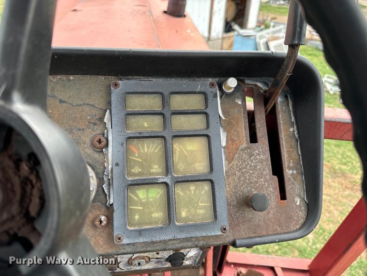 image for item MU9997 1981 International Harvester 986 tractor