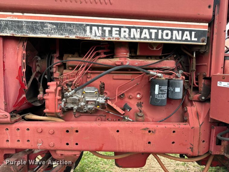 image for item MU9997 1981 International Harvester 986 tractor