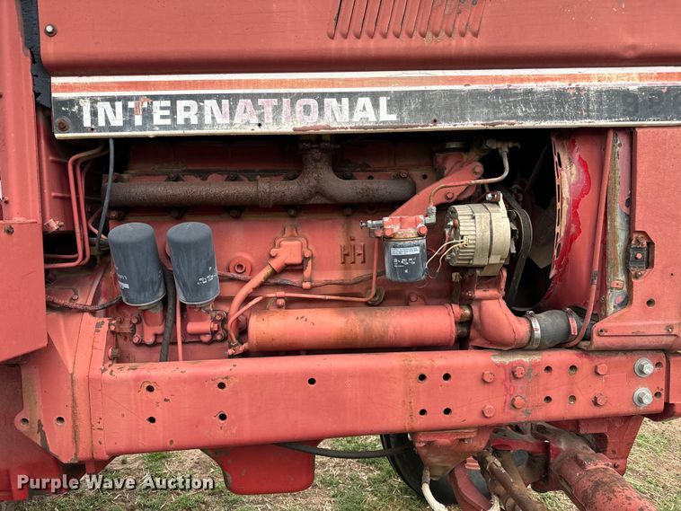 image for item MU9997 1981 International Harvester 986 tractor