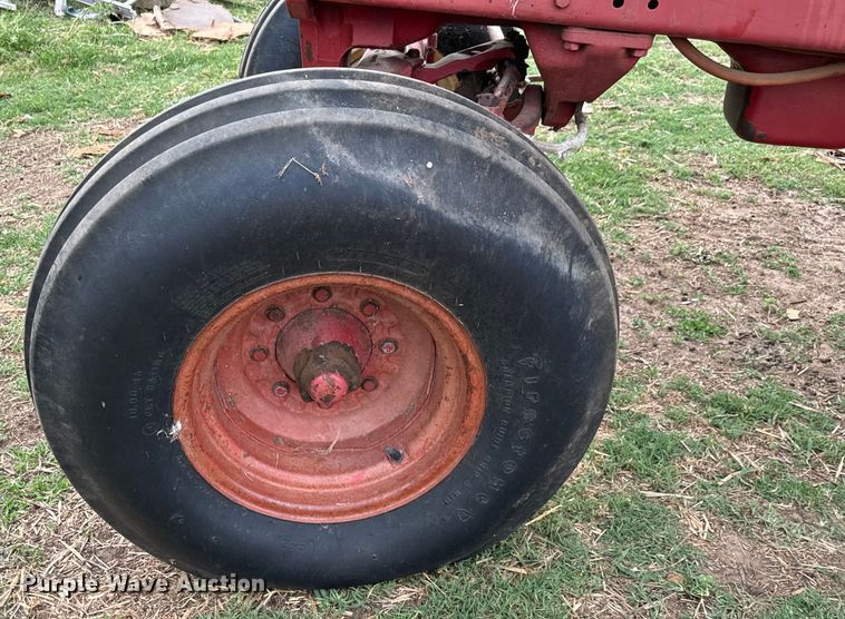 image for item MU9997 1981 International Harvester 986 tractor