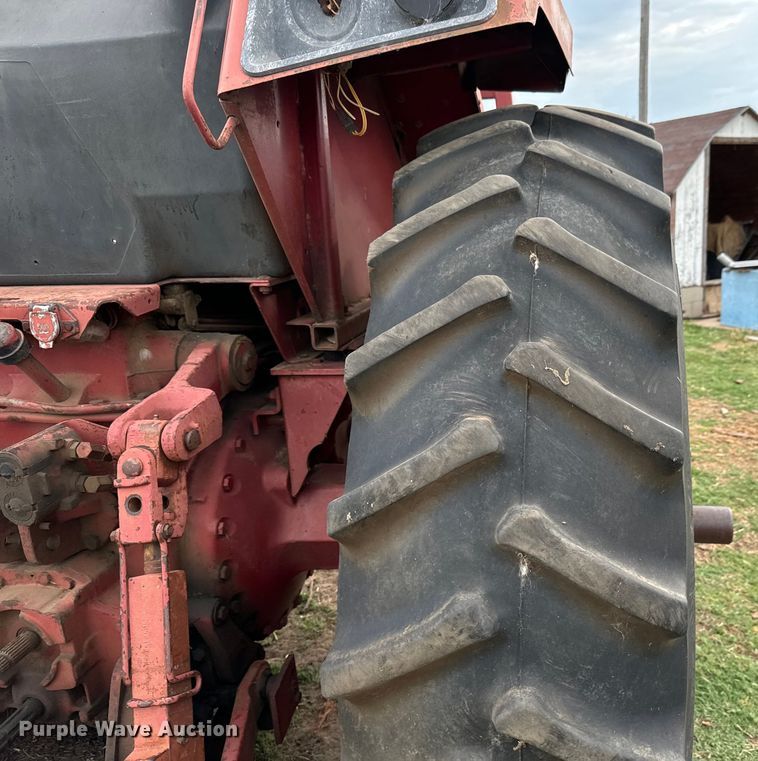 image for item MU9997 1981 International Harvester 986 tractor