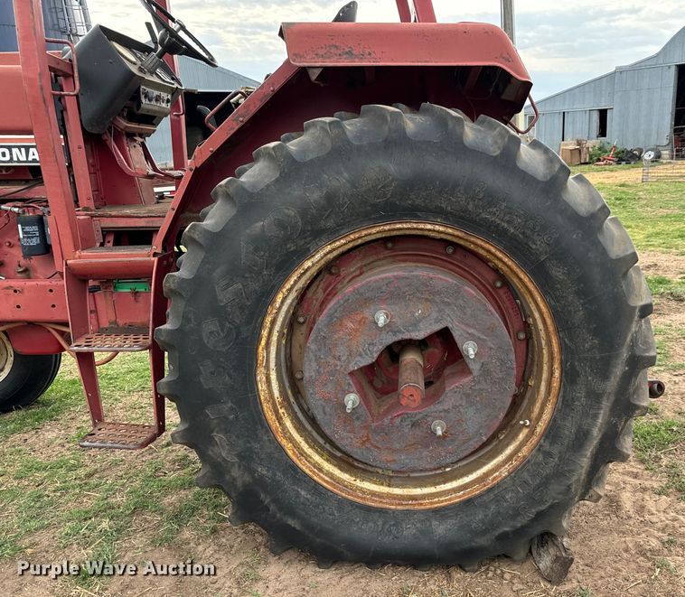 image for item MU9997 1981 International Harvester 986 tractor