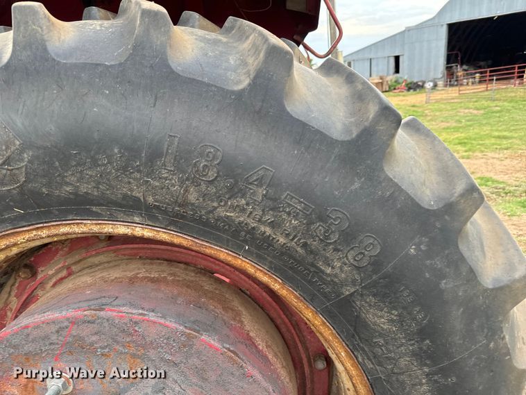 image for item MU9997 1981 International Harvester 986 tractor