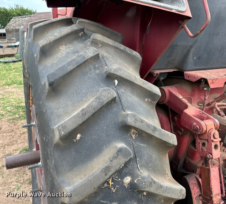 image for item MU9997 1981 International Harvester 986 tractor