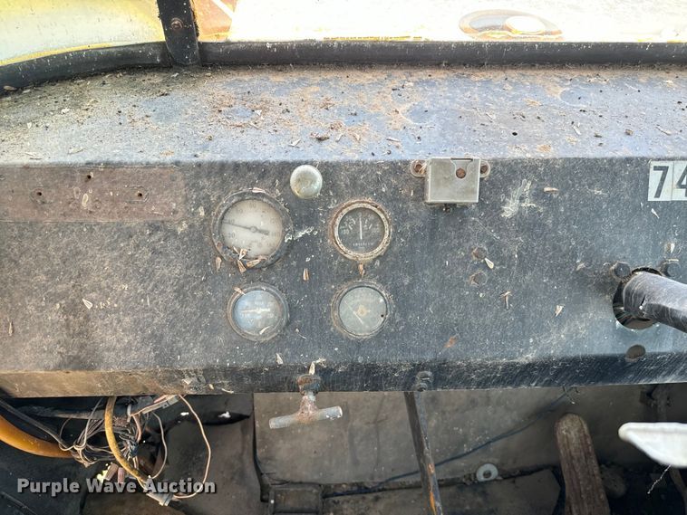 image for item NQ9646 Ag-Chem 1253 sprayer