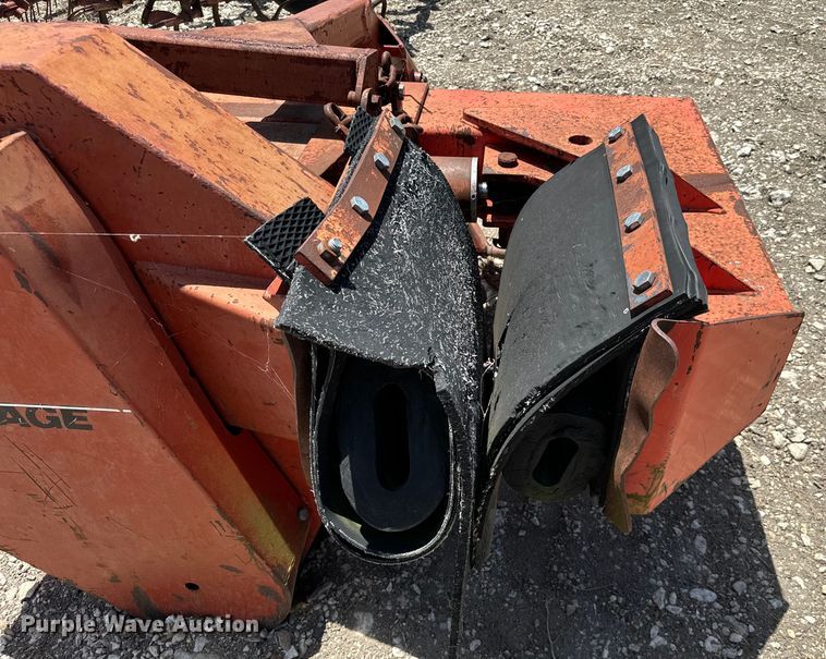 image for item NQ9648 NH Savage 2146 tree shaker