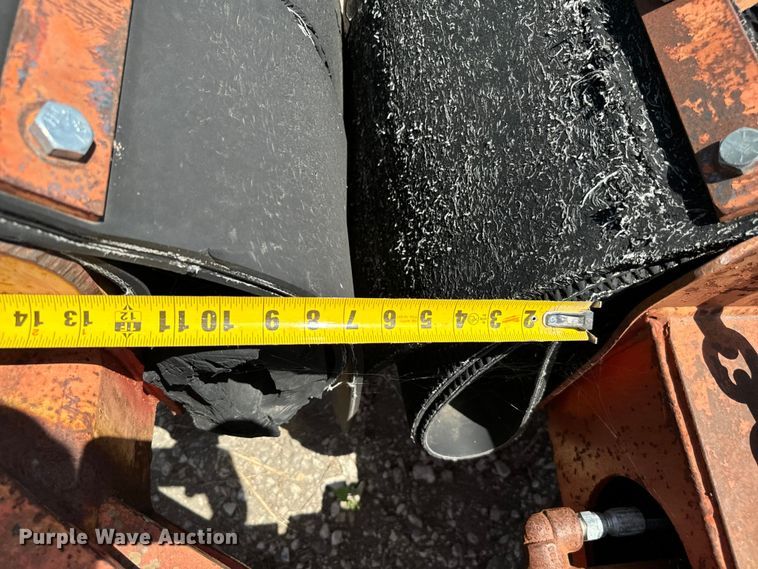 image for item NQ9648 NH Savage 2146 tree shaker