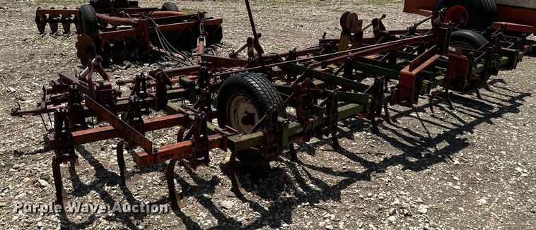 image for item NQ9649 Field cultivator