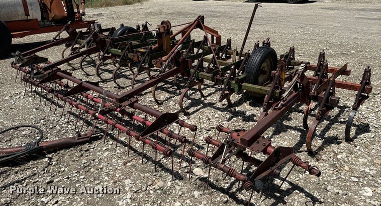 image for item NQ9649 Field cultivator