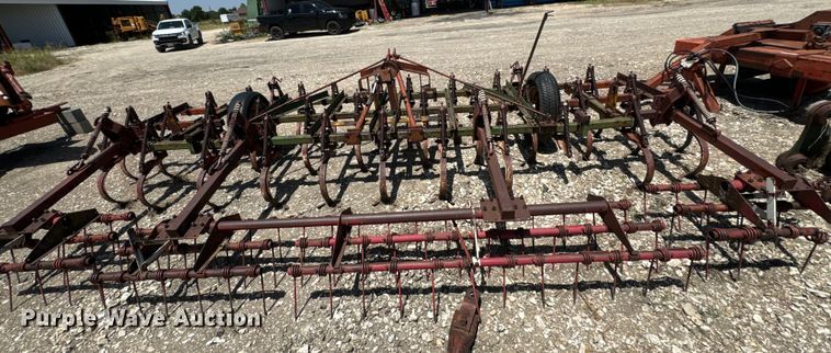image for item NQ9649 Field cultivator