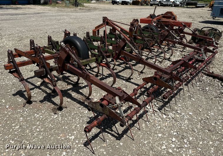 image for item NQ9649 Field cultivator