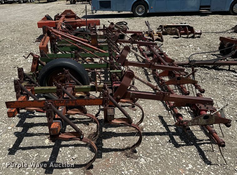 image for item NQ9649 Field cultivator