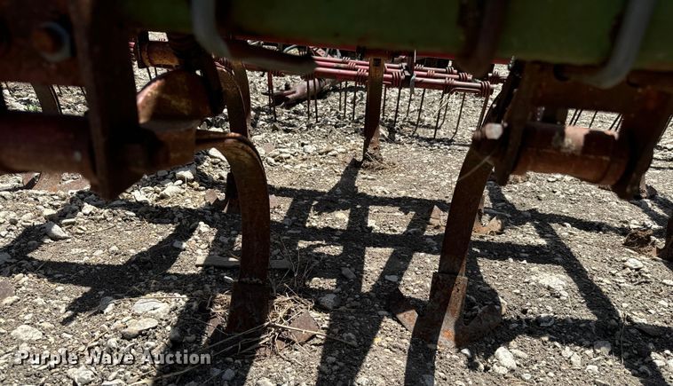 image for item NQ9649 Field cultivator