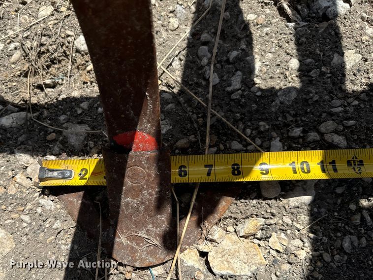 image for item NQ9649 Field cultivator