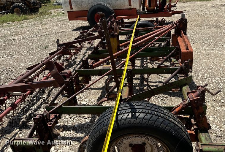 image for item NQ9649 Field cultivator