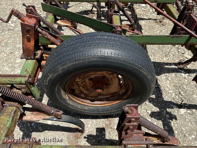 image for item NQ9649 Field cultivator