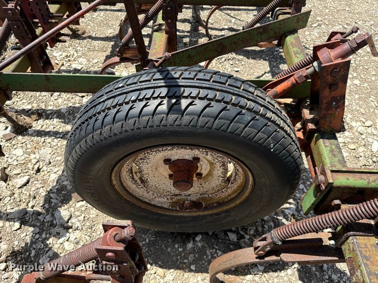 image for item NQ9649 Field cultivator