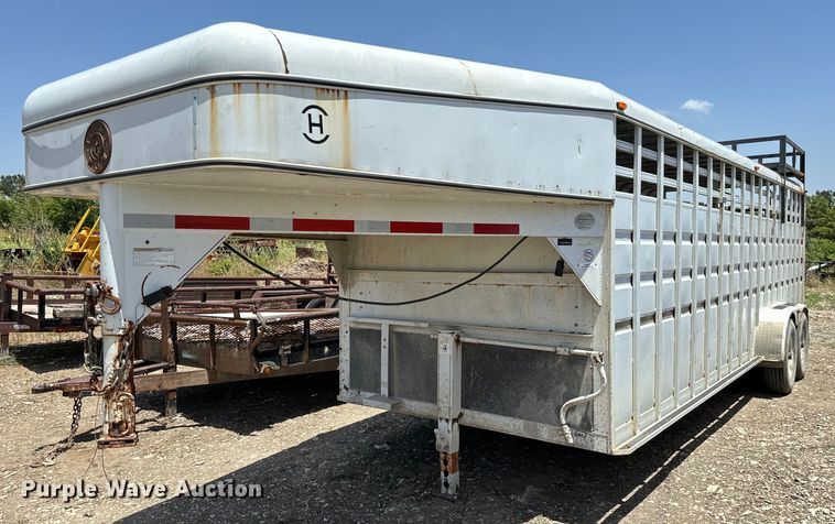 image for item NQ9657 2004 Circle D livestock trailer
