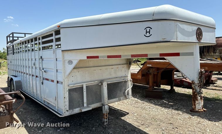 image for item NQ9657 2004 Circle D livestock trailer