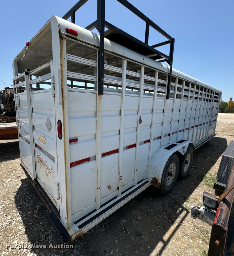 image for item NQ9657 2004 Circle D livestock trailer