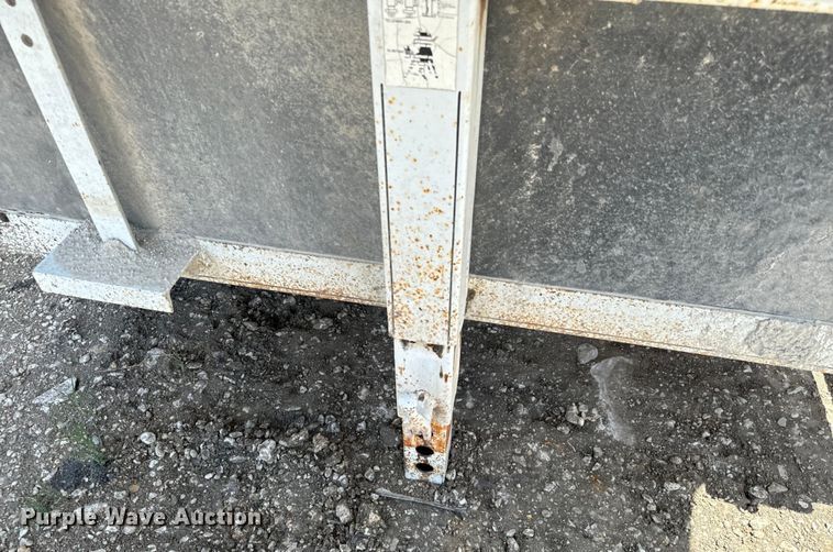 image for item NQ9657 2004 Circle D livestock trailer