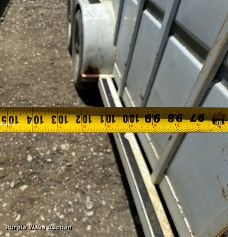 image for item NQ9657 2004 Circle D livestock trailer