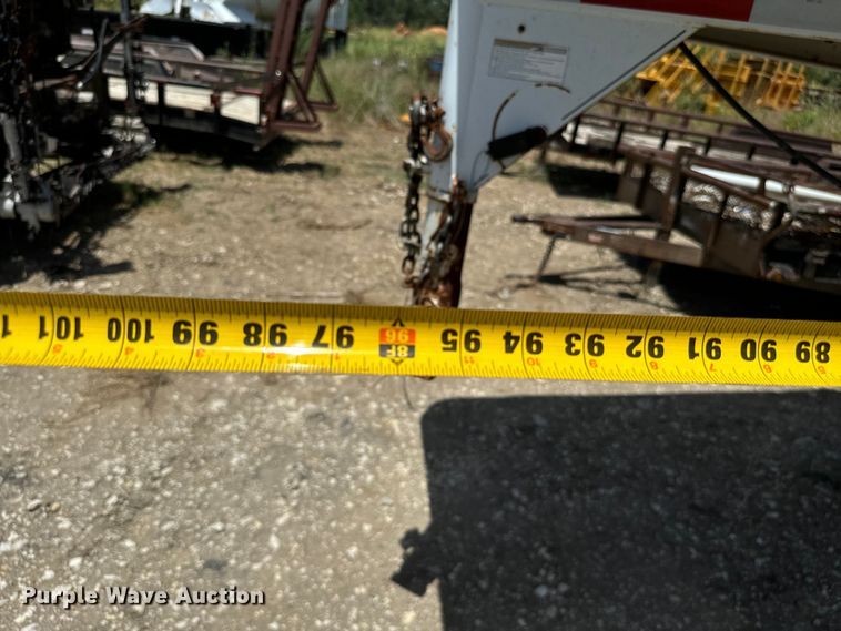 image for item NQ9657 2004 Circle D livestock trailer