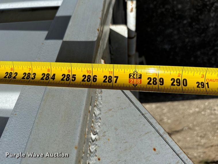 image for item NQ9657 2004 Circle D livestock trailer