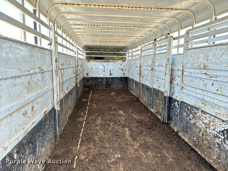 image for item NQ9657 2004 Circle D livestock trailer