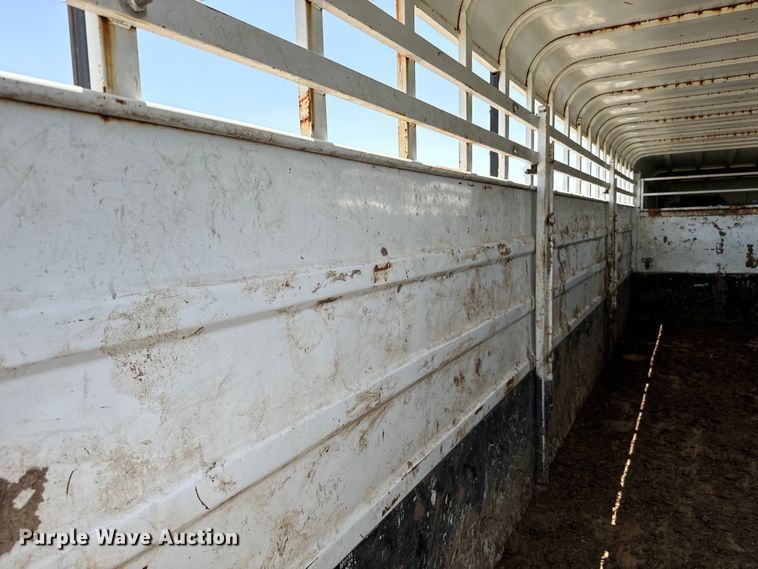 image for item NQ9657 2004 Circle D livestock trailer