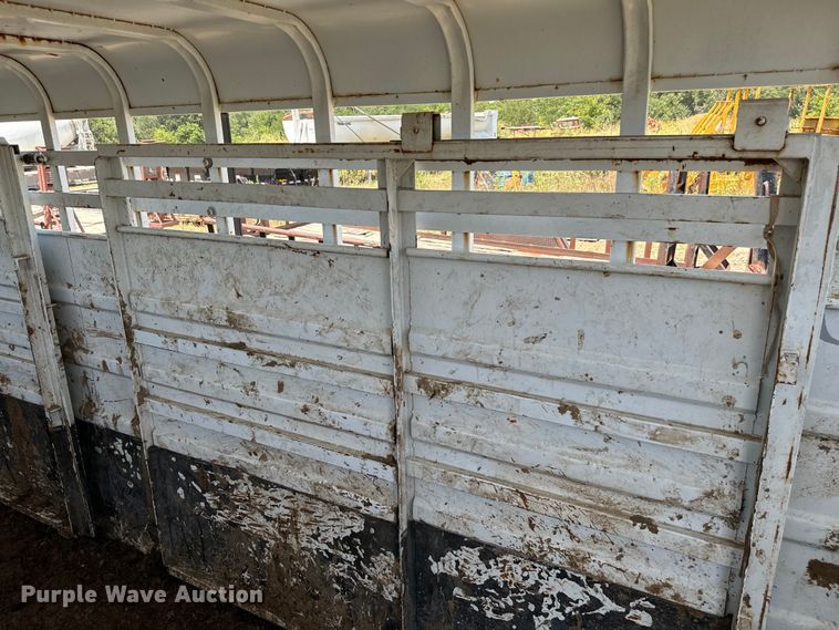 image for item NQ9657 2004 Circle D livestock trailer