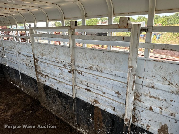 image for item NQ9657 2004 Circle D livestock trailer