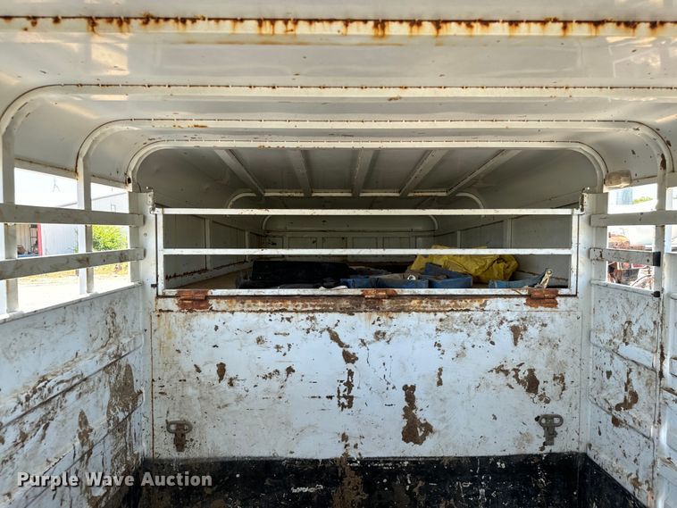 image for item NQ9657 2004 Circle D livestock trailer