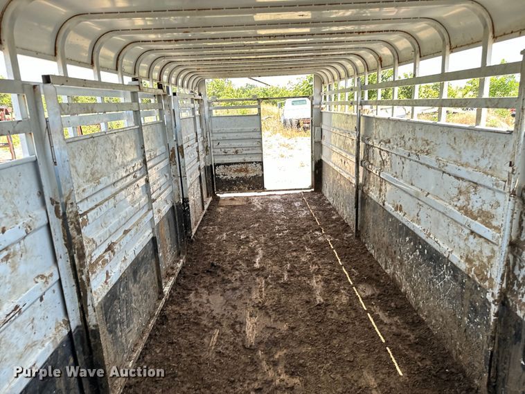 image for item NQ9657 2004 Circle D livestock trailer